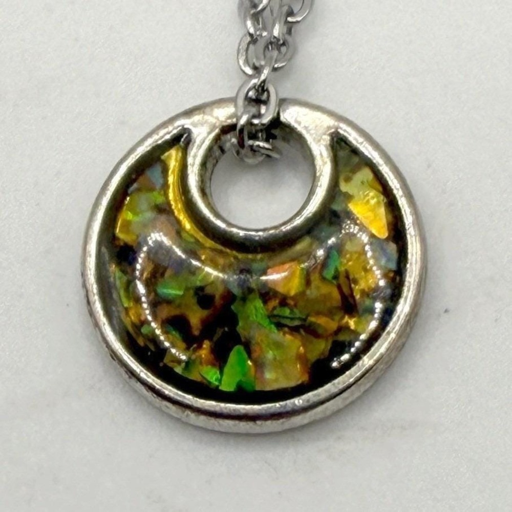 Silver Tone Round Resin Pendant Necklace Green Gold Inlay 20"